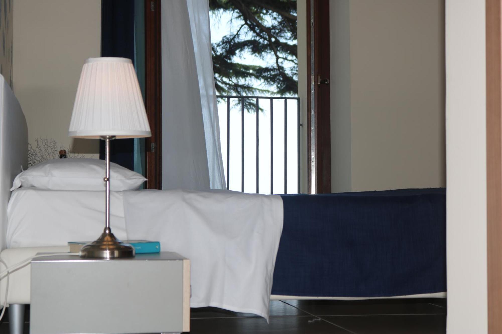 Palazzo Rosso Villa Рипосто Екстериор снимка